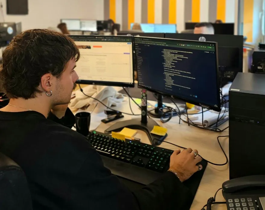 Iván working at the SeDigital office